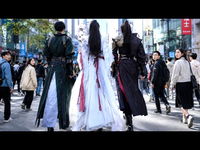 MESMERIZING! Elegant Handsome Hanfu Cosplay in Public! Street Reactions ❤️
