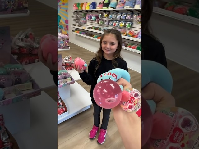 Rating @MrsBench Valentines Fidgets! ❤️ @reviewwithavery