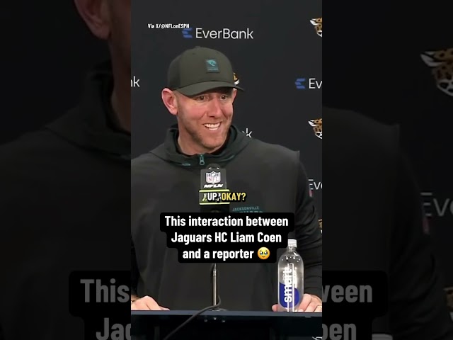 Este momento entre el entrenador en jefe de los Jaguars, Liam Cohen, y un reportero 🥹