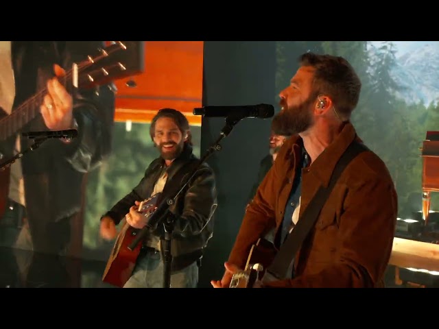@thomasrhettmusic & @jordandavisofficial - "No está nada mal la vida" [61.ª edición de los premio...
