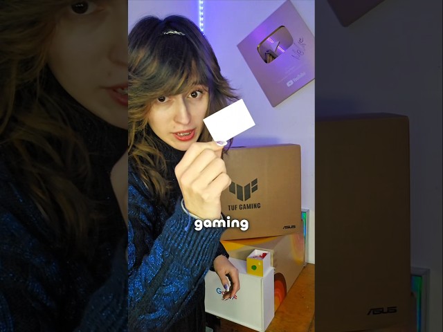 Laptop gaming | • Liza Baez •