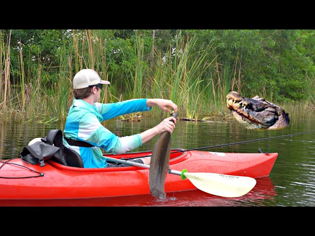 Fishing ABANDONED Alligator Infested Pond for BIG FISH!!!