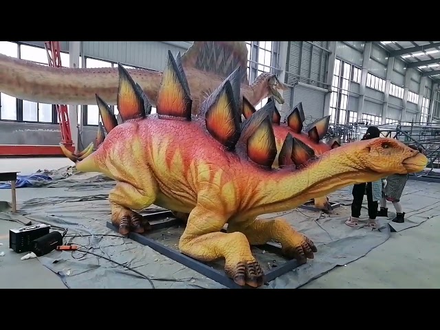 Interactive Learning Fun: Journey into the Past with Animatronic Dinosaurs!