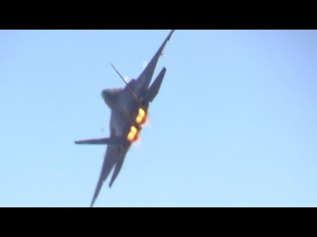 2014 F-22 RAPTOR DEMO @ CALIFORNIA CAPITAL AIR SHOW