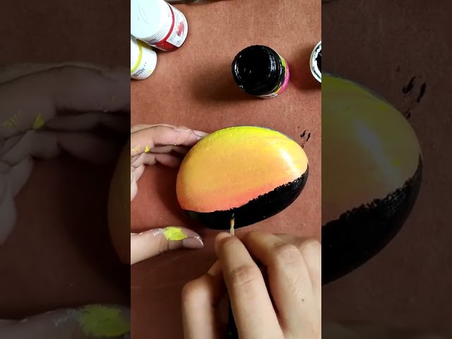 Easy painting on pebble #easypainting #pebblepainting #shorts #artshorts #artvideo #paintings