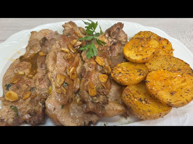 😋 GARLIC PORK NEEDLE 🐖 🥩with ROASTED POTATOES🥔🥰, a very simple and economical recipe #covalplato