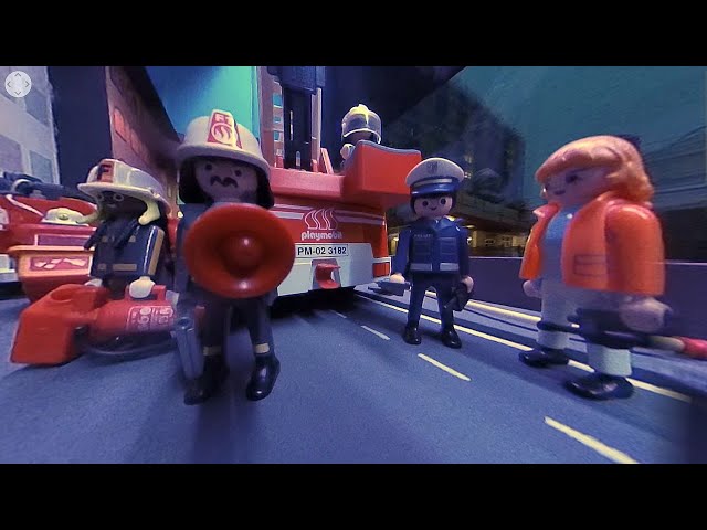 INSIDE a Playmobil Police & Fire Diorama (360 degree VR POV Video)