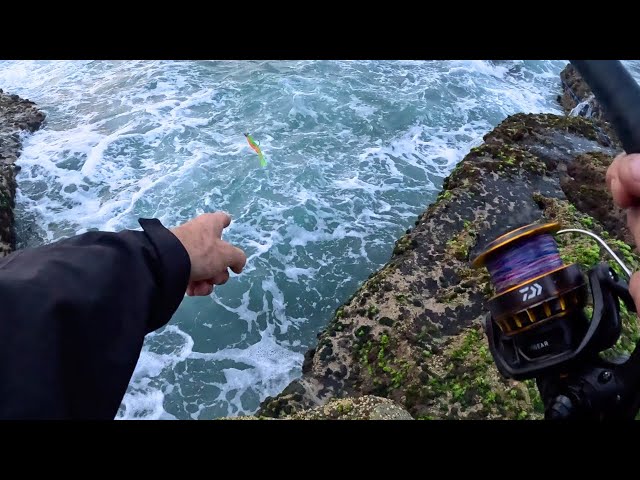 Crazy places mulloway hide !!! (mulloway fishing).