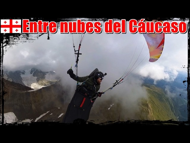 Entre nubes del Cáucaso en parapente