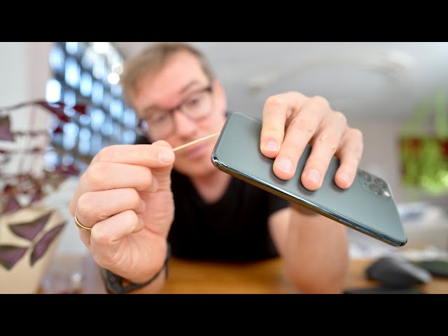 My iPhone won't charge anymore! Best trick for Lightning connectors