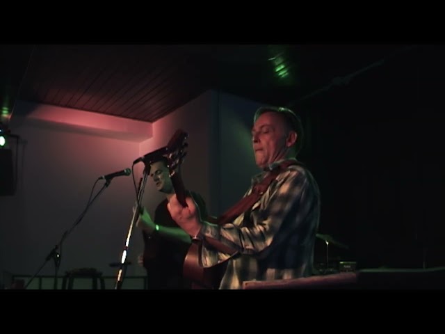 Cattletruck - Bright Lights Big City (live & acoustic)