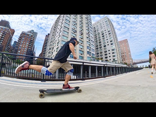 Longboard skating New York City most beautiful￼ Skyline / Longboarding East Midtown Greenway 