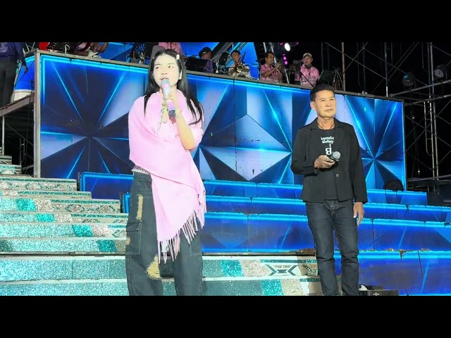 สุดยอดลูกสาวเช็คซาวเพลงนี้พีน้ิอง#อุ๋งอิ๋งเพชรบ้านแพง #สาวน้อยเพชรบ้านแพง !!