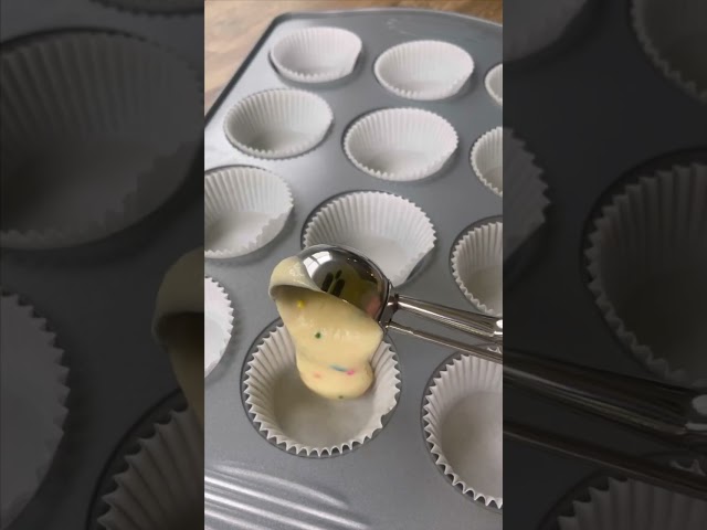 Kitchen Hacks You Need To Know: Baking Cupcakes 🧁
