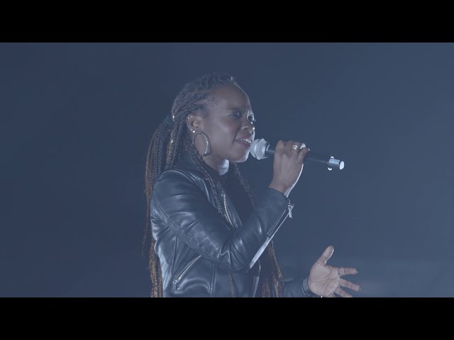Touch the Hem - William McDowell ft. Trinity Anderson (Official Live Video)