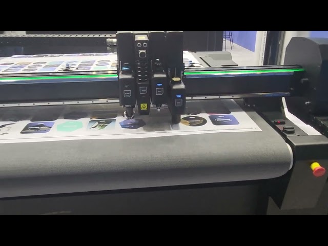 Summa Flatbed Cutter Vantage F1612 cutting roll banner