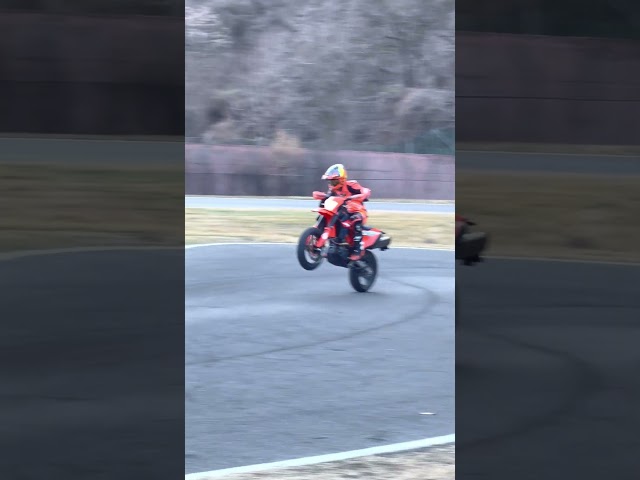 How capable is the KTM 690 SMC R on track..?