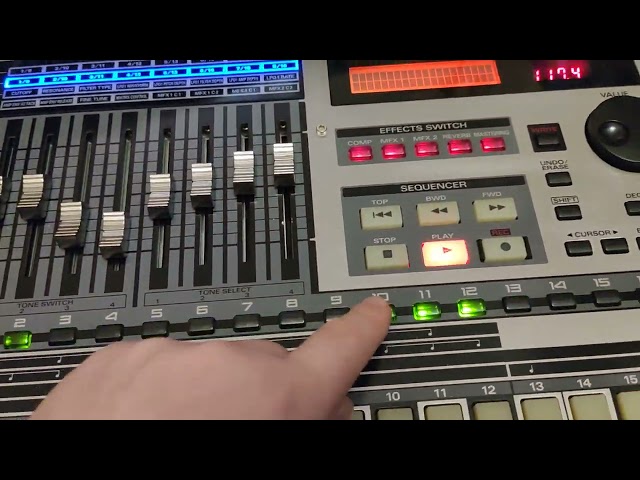roland mc -808 demo spb 2023 test mc808 groovebox sampling