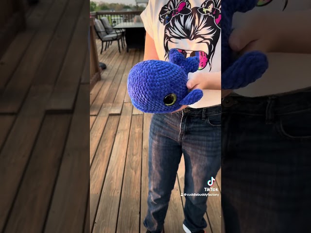 Crochet Whale with a perfect little pouch to carry the babies