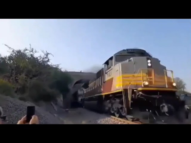 CP 2816 getting the hell out of Mexico