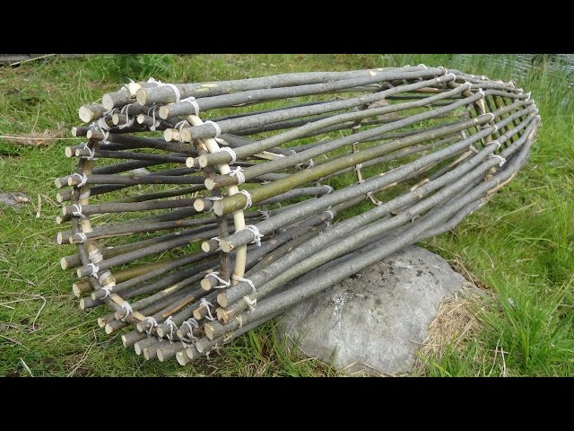 Primitive Survival Fish Trap. (FISH CAUGHT)