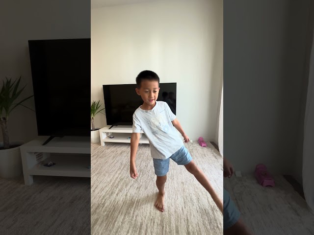 How to do the rat dance. Step by s￼tep🐭.