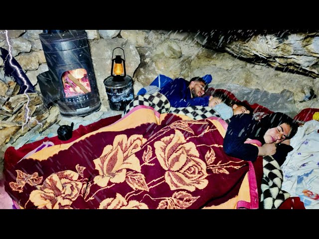 Heavy Rain and Storm in the Zagros Mountains ⛈️ | Cave-Dwelling Nomads Try to Survive in the Cave 😱🔥