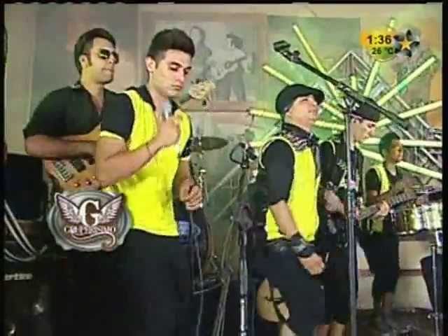 " Mi Cama Huele A Ti " Grupo Dezigual