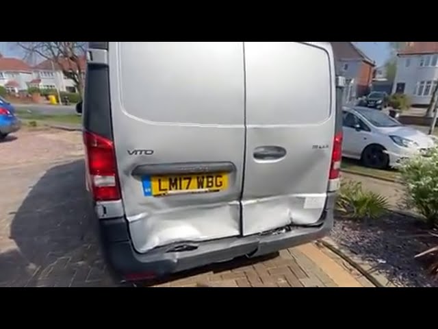 REPAIRING A SALVAGE 2017 MERCEDES VITO PANEL BEATING DOZER