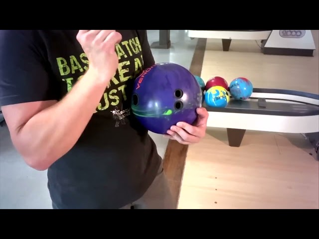 Important Bowling Tip – Squeezing the Bowling Ball Properly