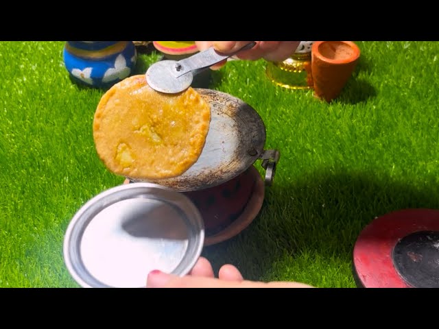 Aloo wala paratha in miniature satisfying 
