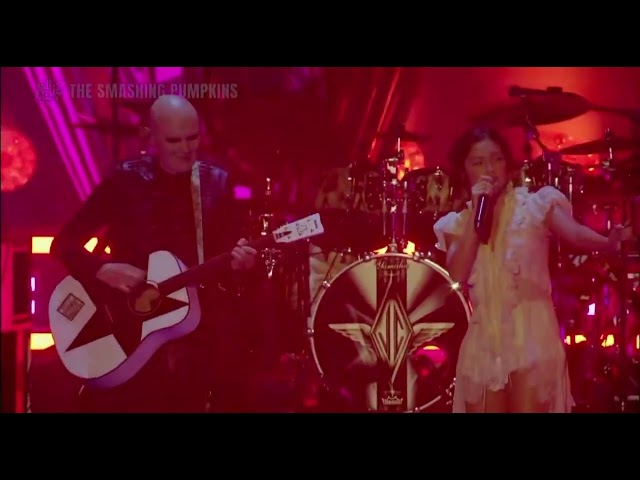 Olivia Rodrigo sube al escenario con The Smashing Pumpkins para interpretar "33" juntos en Lollap...