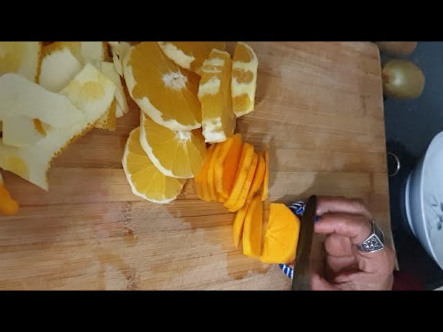 KAIN TAYO NG ORANGE AT PERSSIMON