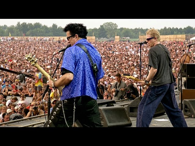 The Offspring Performs The Kids Aren’t Alright Live (1999)