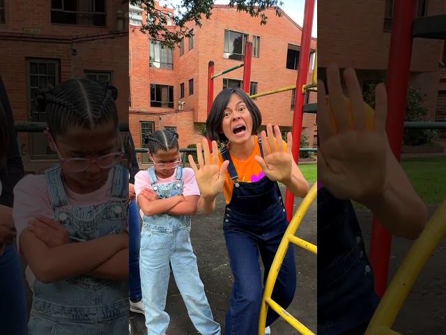 I stop I wait 🤔 with @ElMundodeEmma3107  #kindergarten #123andres #preschool #kidsvideo #kidssong