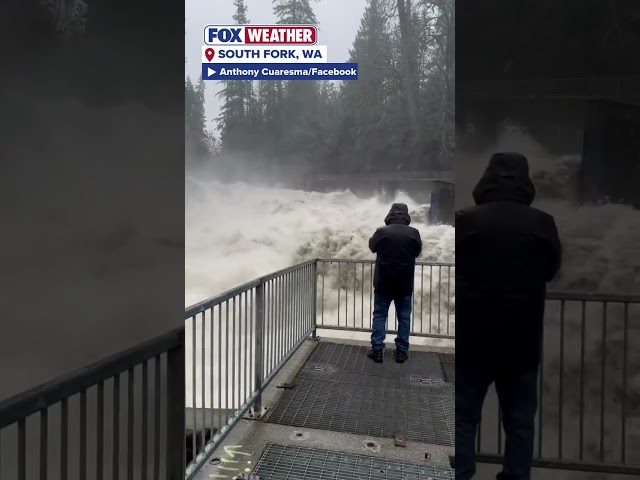 Atmospheric river slams Washington