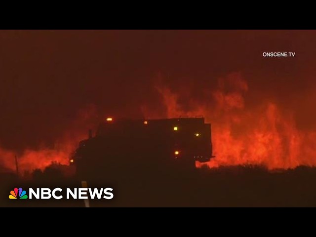 Ten of thousands evacuated from Nevada wildfire