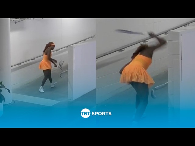 😡 Coco Gauff SMASHES her racquet in the players area after quarter-final exit | Australian Open 2026