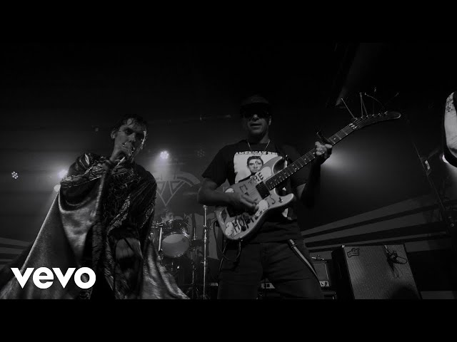 The Struts - Dancing In The Dark (Live From The Basement East) ft. Tom Morello