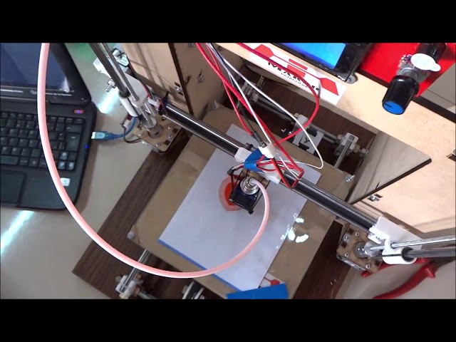 Impresora 3D realizada por la Comunidad Maker Patagonia