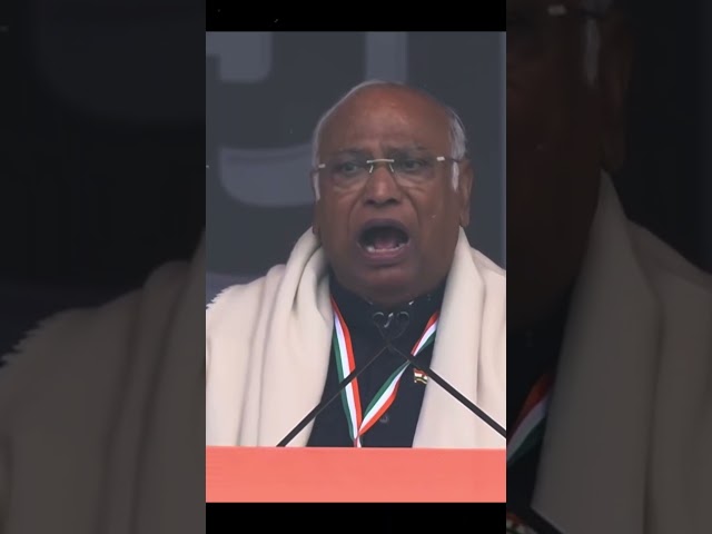 कांग्रेस अध्यक्ष की बात सुन सोनिया जी, राहुल-प्रियंका ने बजाई तालियां❤️