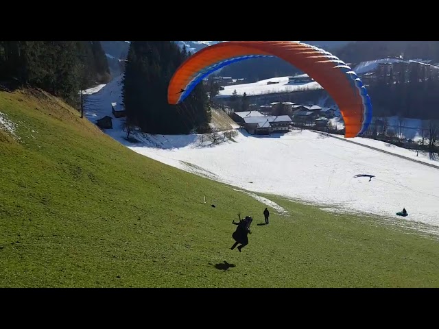 Primo giorno di campetto, decollo perfetto in Parapendio!