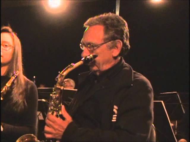 Big Band do Conservatório de Música de Pouso Algre M.G.- Samba do Avião (Tom Jobim)