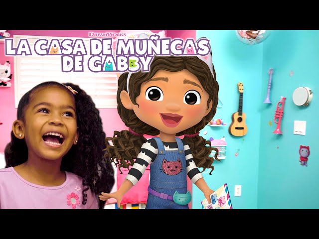 Haciendo manualidades con Gabby en mi NUEVA HABITACIÓN DE LA CASA DE MUÑECAS DE GABBY