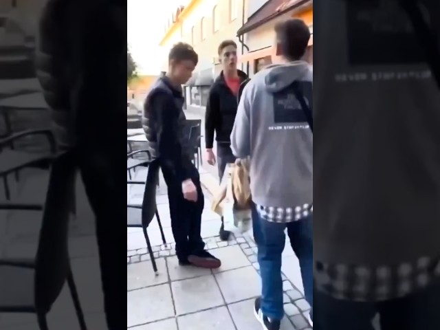 Self-Defense in a Street Fight Tutorial | Learn How to Protect Yourself 💥