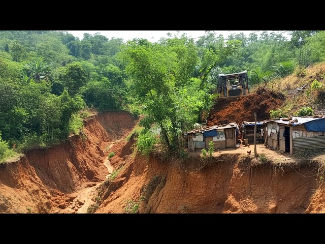 ​Extreme Dozer Operation on the Edge of a Cliff,Life on the Edge,The Reality of Living Near a Cliff.