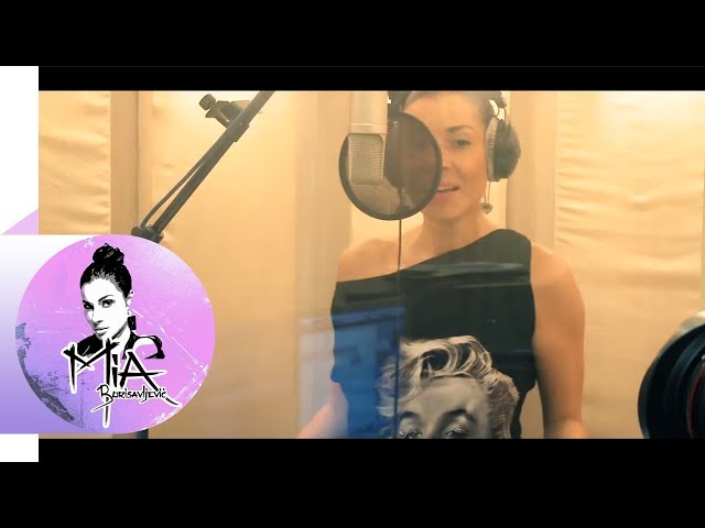 Mia Borisavljevic - Ja bih se s tobom topila - (Official Video 2012)