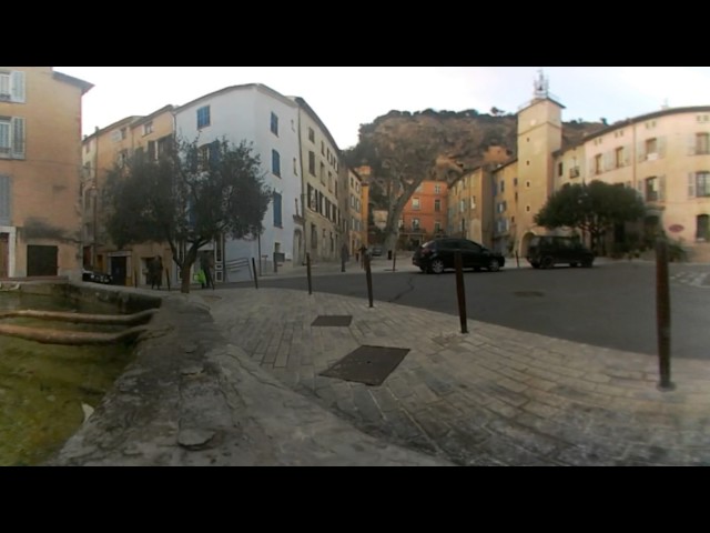 Fontaine des deux places à Cotignac