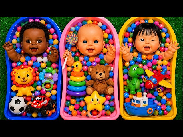 Sorting Colorful Candy with Baby Dolls — Satisfying Color Play