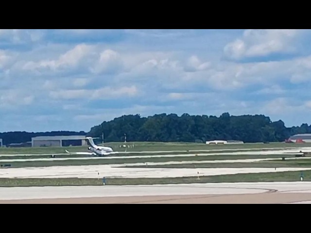 Video shows jet make emergency landing at Akron-Canton Airport
